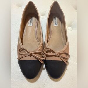 Steve Madden Nude and Black Cap-Toe Bow Ballet Flats